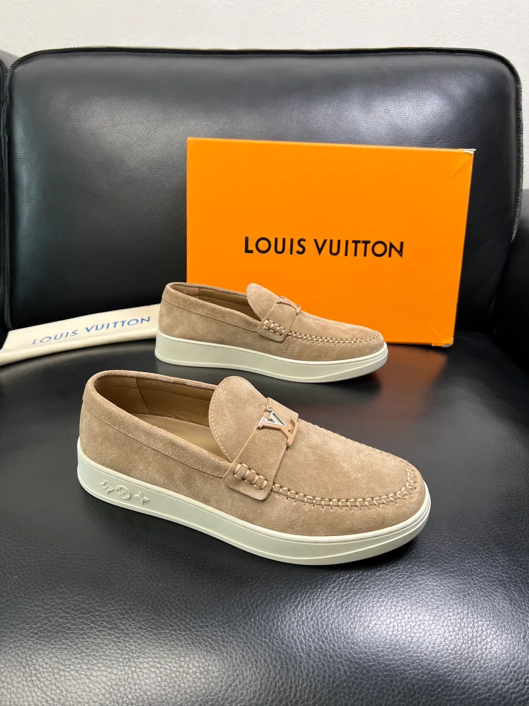 Men's shoes 💰740 Lv high quality top crafts Louis Vuitton, sports sneakers counter synchronization, uppers imported from Italy, high-quality splicing colorful complex crafts, imported mesh pads soft and comfortable, soles: original soles specially provided by the original factory, T men's shoes 💰U exclusive movable molded soles super comfortable, original factory single goods, code number 38-44 (customized 45)
